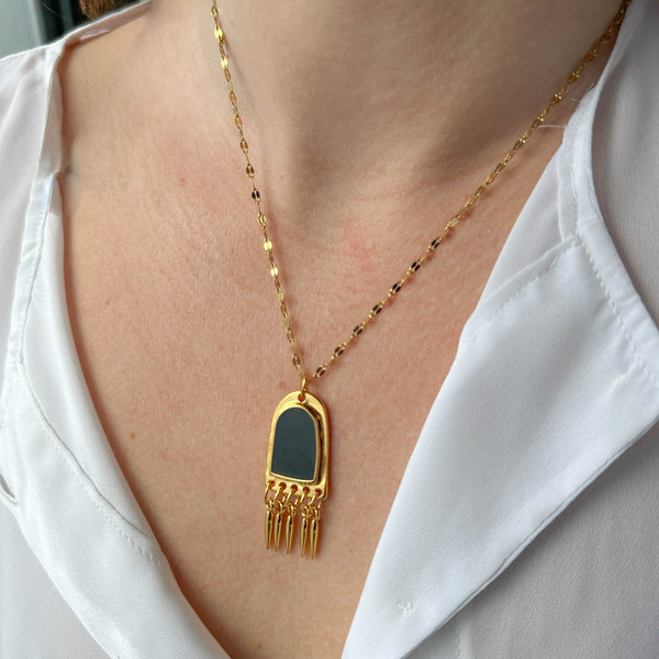 Κολιέ με Μαύρο Σμάλτο, Ατσάλινη Αλυσίδα & Στοιχεία από Επιχρυσωμένο Ορείχαλκο