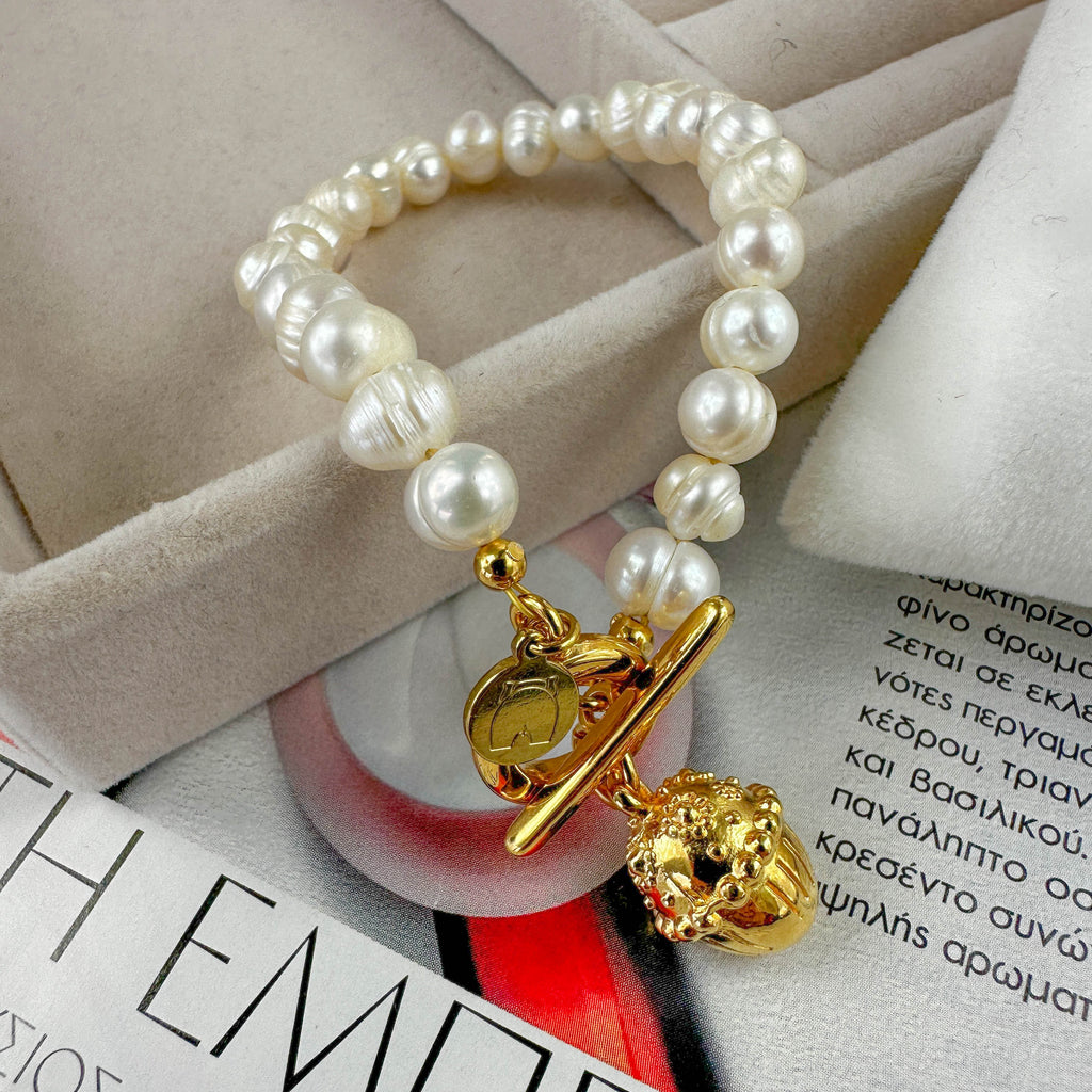 Βραχιόλι με Μαργαριτάρια Καλλιέργειας & Χρυσό Κούμπωμα T-Bar – Elegant & Timeless Design