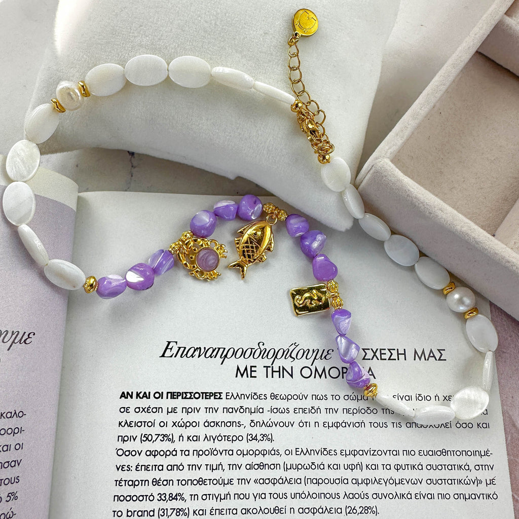 Κολιέ με Φίλντισι, Μωβ Χάντρες & Χρυσά Charms – Boho & Statement Design