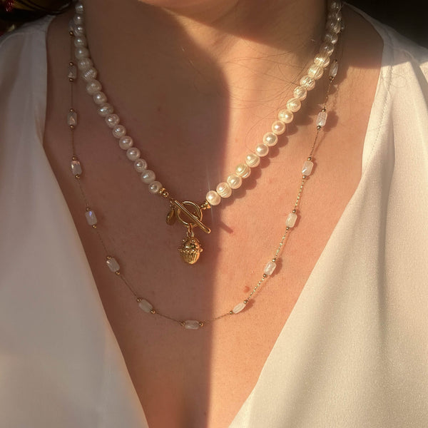 Κολιέ με Μαργαριτάρια Καλλιέργειας & Χρυσό Κούμπωμα T-Bar – Elegant & Timeless Design