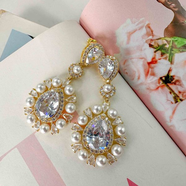 Σκουλαρίκια σε σχήμα Δάκρυ με Λευκό Κρύσταλλα και Πέρλες