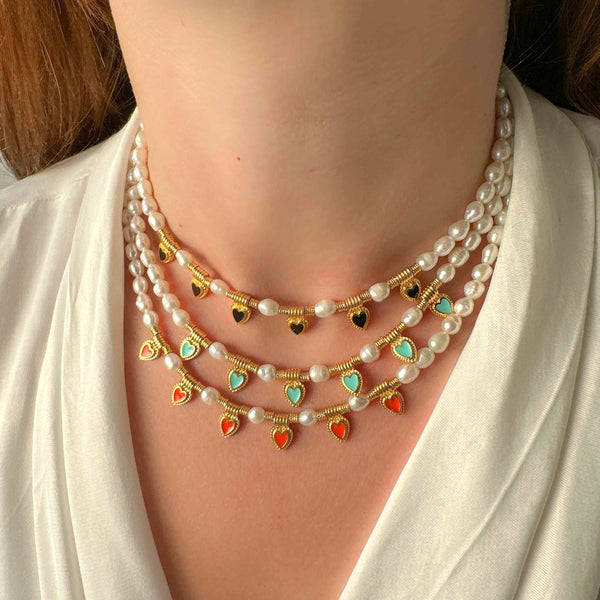 Κολιέ με μαργαριτάρια και καρδιές με σμάλτο