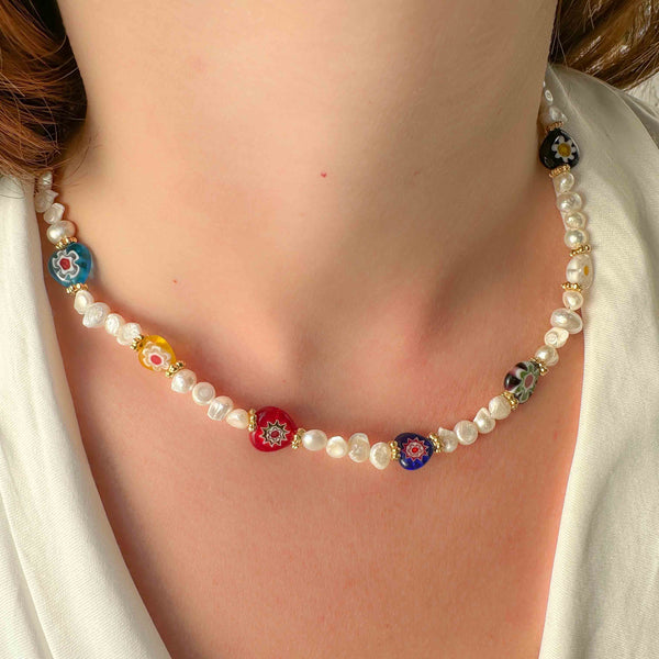 Κολιέ με μαργαριτάρια καλλιέργειας και πολύχρωμες καρδιές από γυαλί Μουράνο