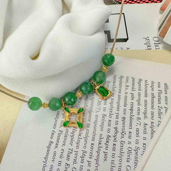 Κολιέ Με Ημιπολύτιμες Πράσινες Πέτρες και Κρεμαστά Στοιχεία