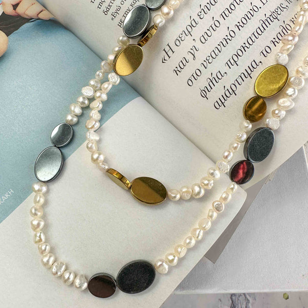 Κολιέ με λευκά μαργαριταράκια και οβαλ αιματίτες