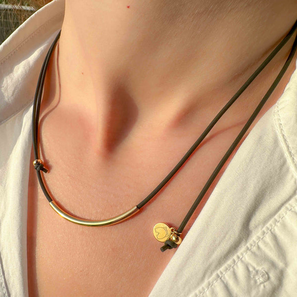 Κολιέ με Μπάρα μαύρο κορδόνι αυξομείωσης