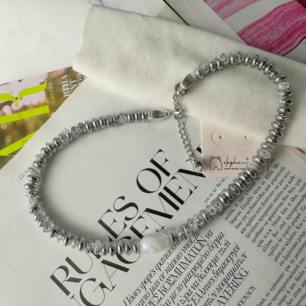 Κολιέ με Χάντρες Ροδέλες & Λευκή Κεντρική Πέτρα