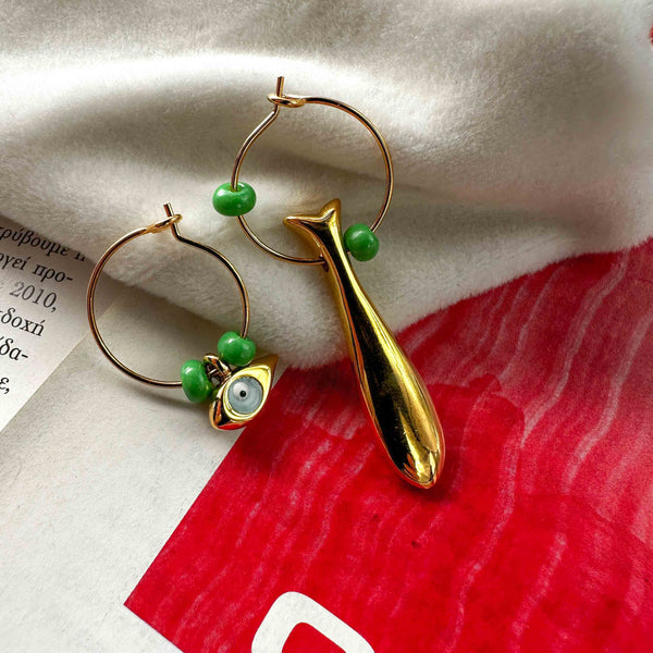 Σκουλαρίκια Κρίκοι με Επίχρυσα Ορειχάλκινα Στοιχεία και Πράσινες Χάντρες