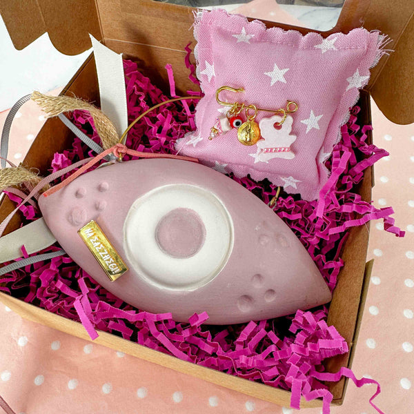 Σετ Δώρου Κοριτσιού "ΝΑ ΣΑΣ ΖΗΣΕΙ" με Κεραμικό Σχιστό Μάτι Λιλά & Παραμάνα