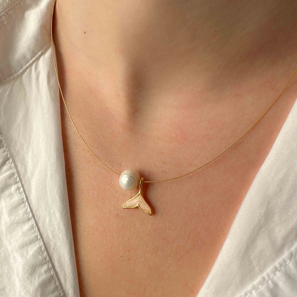 Κολιέ από ατσάλι Γοργόνα μπεζ και μαργαριτάρι