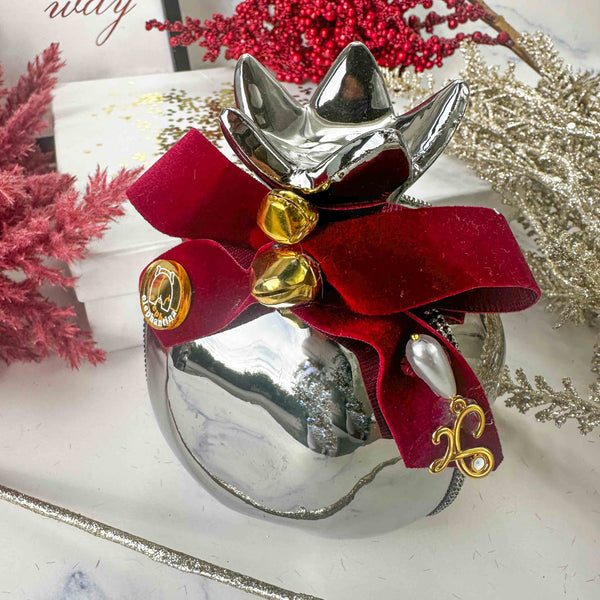 Επιτραπέζιο Γούρι Ασημί Ρόδι με κόκκινο Φιόγκο (10x13)