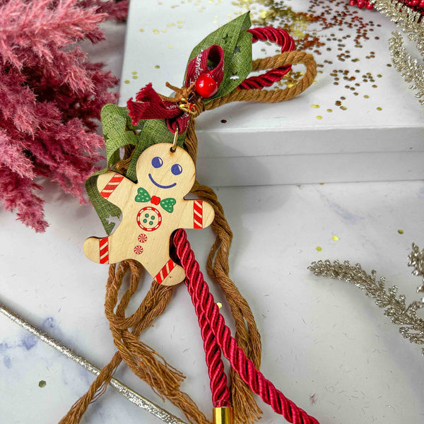 Γούρι Τοίχου 2026 Gingerbread με Υφασμάτινες Κορδέλες & Ξύλινο Στοιχείο