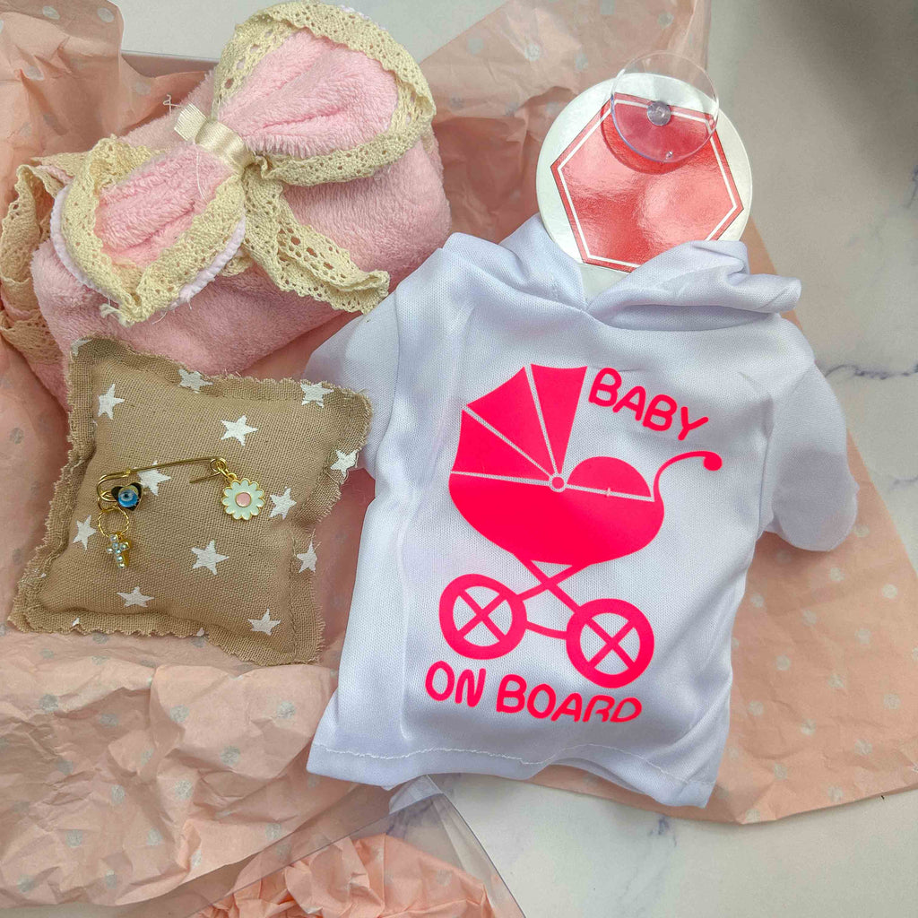 Σετ Δώρου Νεογέννητου Κοριτσιού - Σήμα Baby on Board Μπλουζάκι Αυτοκινήτου, Παραμάνα & Πανί αγκαλίας