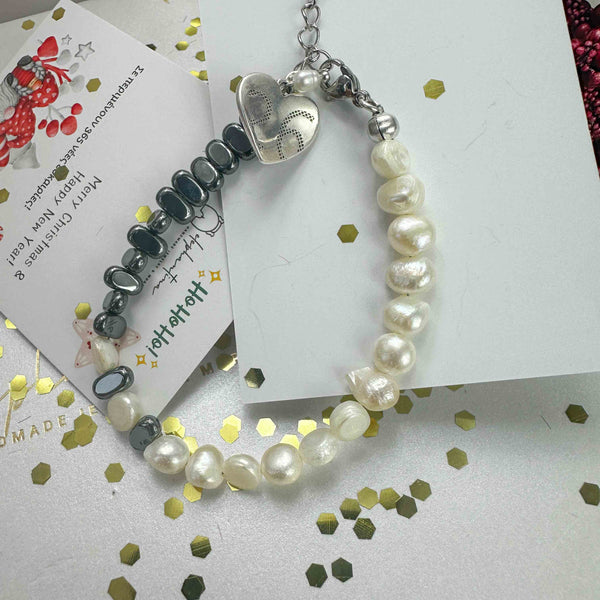 Βραχιόλι Γούρι 2026 με Μαργαριτάρια και Αιματίτη σε Ασημί Τόνους