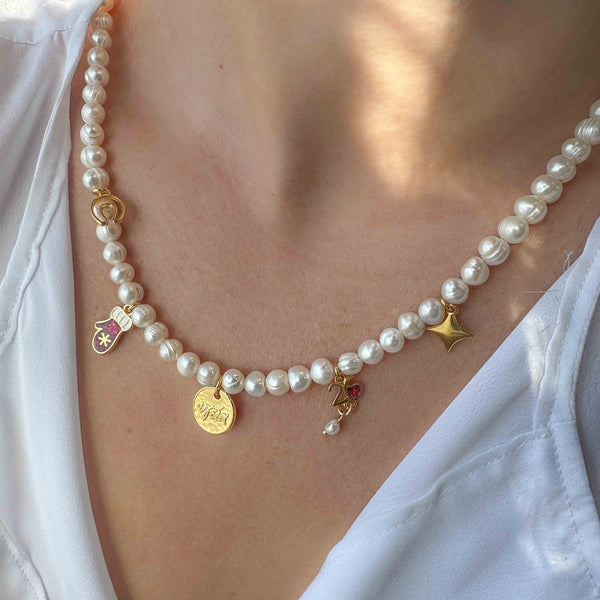 Κολιέ Γούρι 2026 με Πέρλες & Χριστουγεννιάτικα Μοτίφ