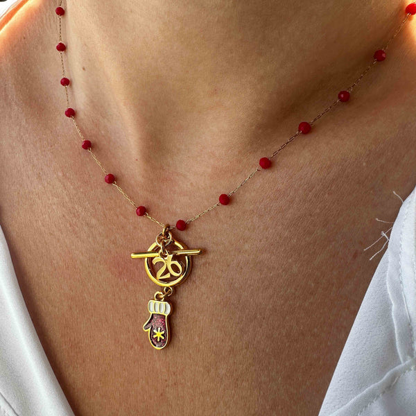 Κολιέ Γούρι 2026 με Γαντάκι Σμάλτο & Κούμπωμα Toggle