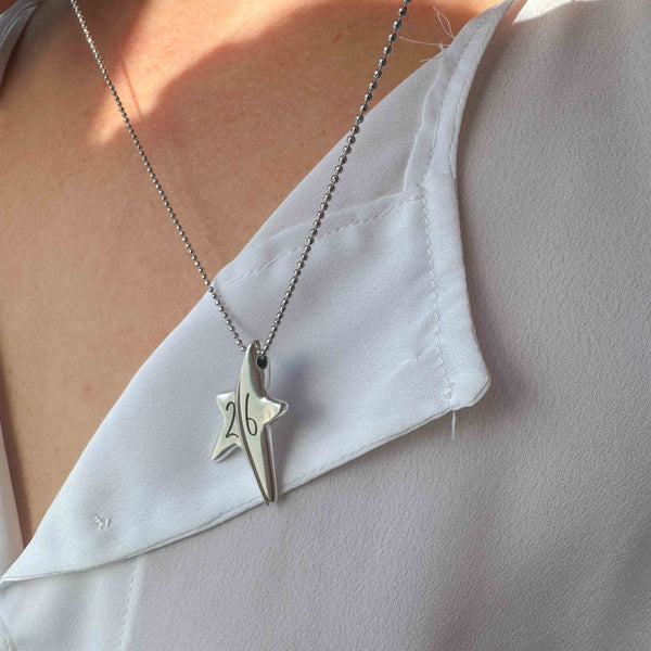 Κολιέ Γούρι 2026 με Ασημί Αστέρι & Αλυσίδα – Χειροποίητο Λαμπερό Δώρο