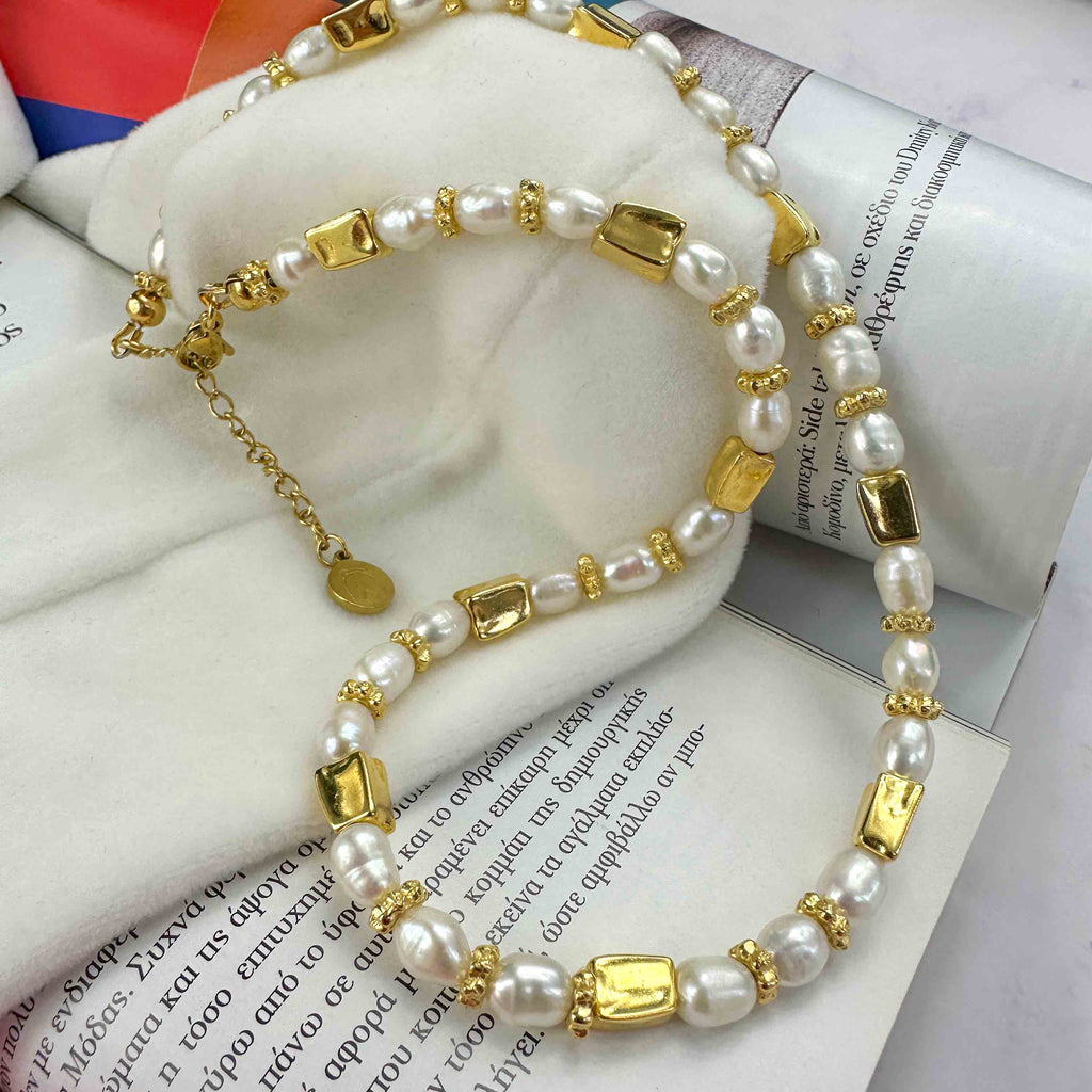 Κολιέ με Μαργαριτάρια Καλλιέργειας και Επίχρυσα στοιχεία