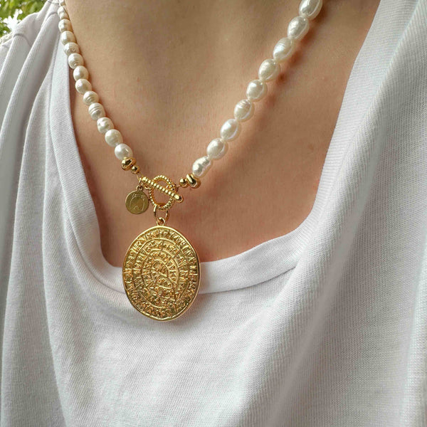 Κολιέ με Μαργαριτάρια Καλλιέργειας και Επιχρυσωμένο Ορειχάλκινο Δίσκο της Φαιστού