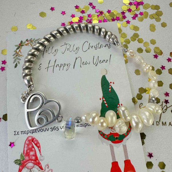 Γούρι Βραχιόλι 2026 με Μαργαριτάρια, Μπάρα και Ασημί Καρδιά