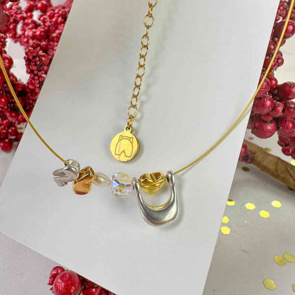 Κολιέ Γούρι 2026 με Ατσάλινο Σύρμα, Μαργαριτάρι Rice και Καρδούλα