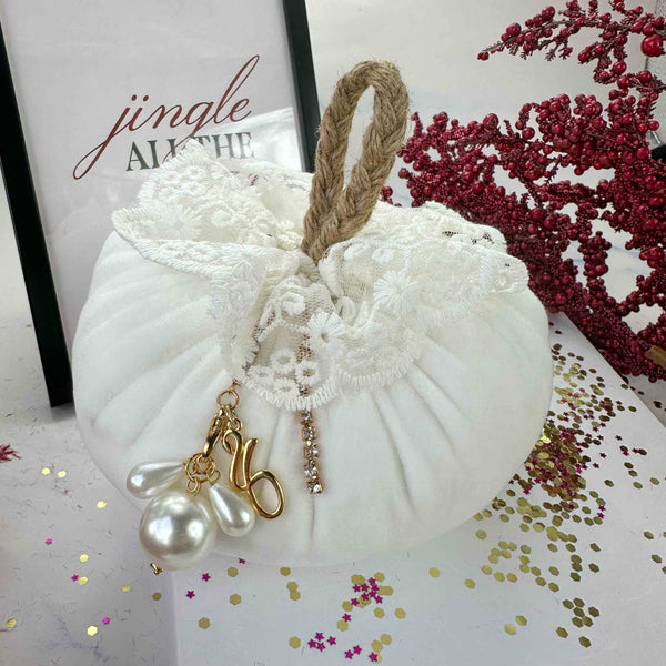 Γούρι 2026 Κολοκύθα λευκή με δαντέλα