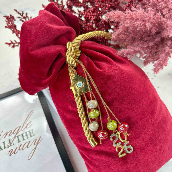 Γούρι 2026 Υφασμάτινο Κόκκινο Πουγκί & Μεταλλικό "Καλή Χρονιά"