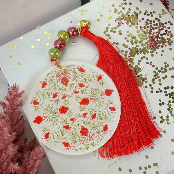 Γούρι 2026 – Plexiglass με Μεταξωτή Φούντα & Κεραμικές Χάντρες