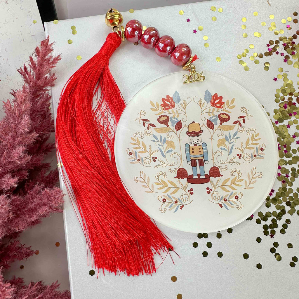 Γούρι Καρυοθραύστης 2026 – Plexiglass με Μεταξωτή Φούντα & Κεραμικές Χάντρες