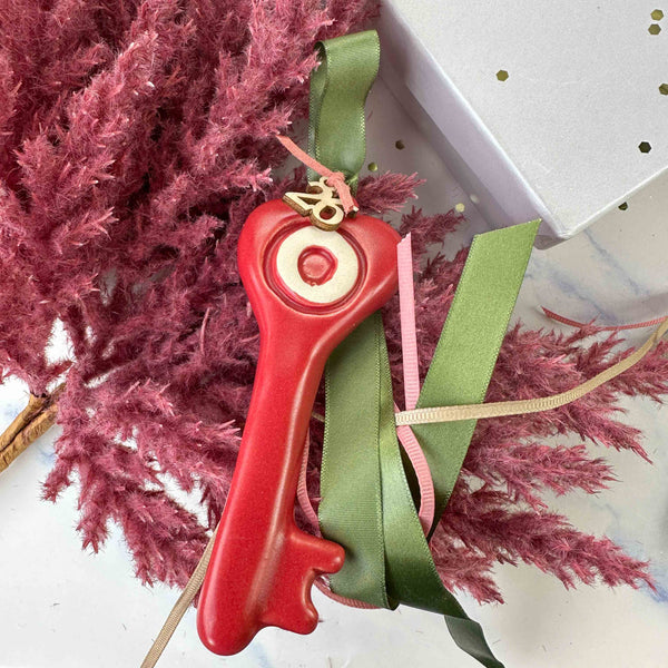 Κεραμικό Κλειδί Γούρι 2026 – Κόκκινο με Ματάκι & Κορδέλες