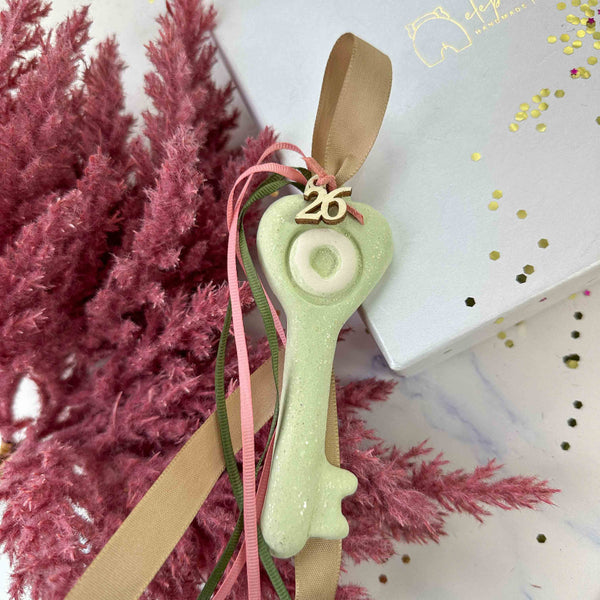 Κεραμικό Κλειδί Γούρι 2026 – Πράσινο με Ματάκι & Κορδέλες