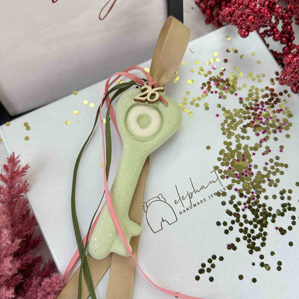 Κεραμικό Κλειδί Γούρι 2026 – Πράσινο με Ματάκι & Κορδέλες