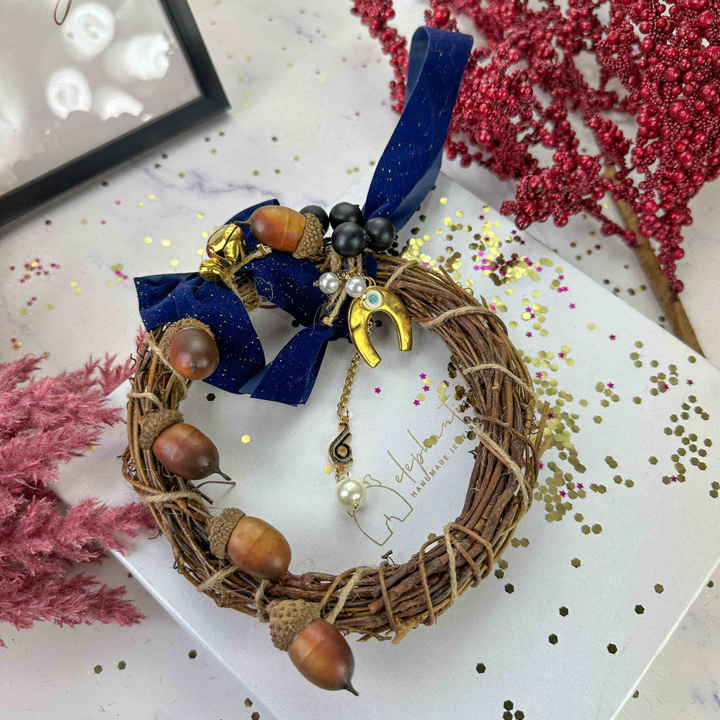 Γούρι 2026 Ξύλινο Στεφανάκι με Βελανίδια & Χρυσό Πέταλο