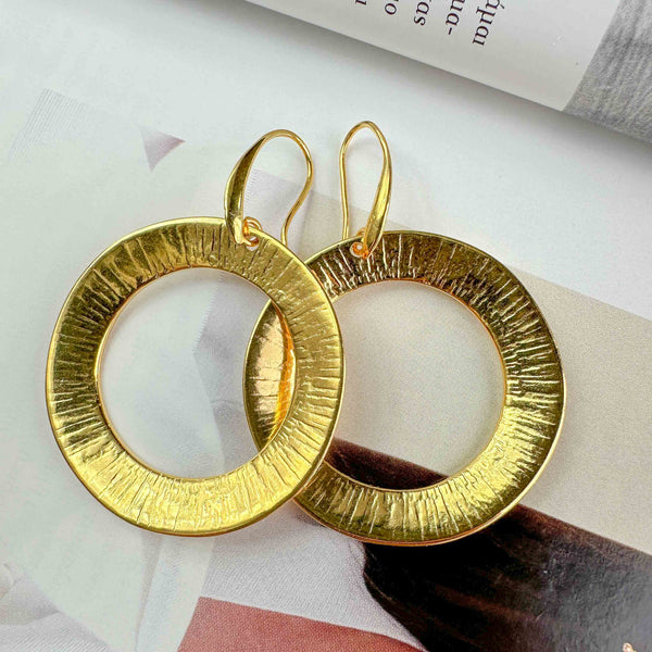 Σκουλαρίκια με σφυρήλατο στεφάνι