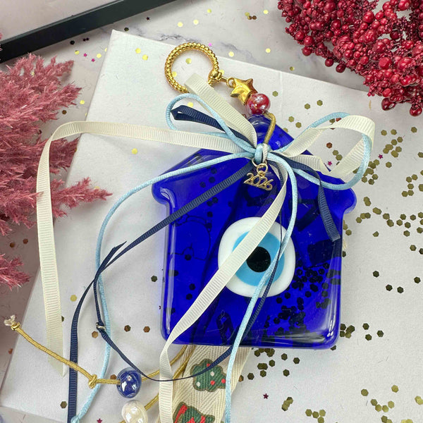 Γούρι 2026 – Γυάλινο Σπίτι Μπλε Με Μάτι, Κορδέλες & Χάντρες