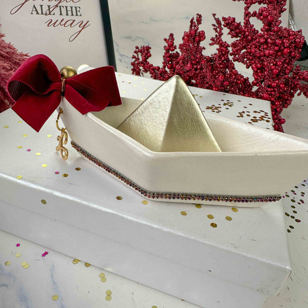 Κεραμικό Καραβάκι με Βελούδινη Κορδέλα – Γούρι 2026