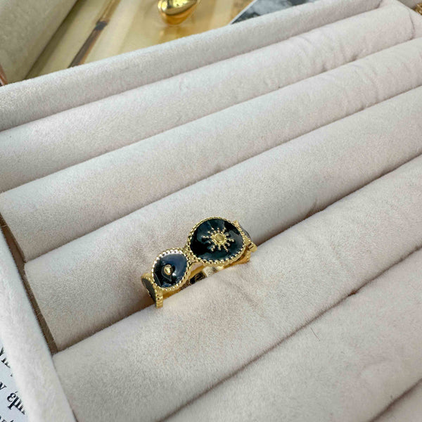 Ανοιχτό Δαχτυλίδι από Ατσάλι με Μαύρο Σμάλτο & Χρυσό Ήλιο