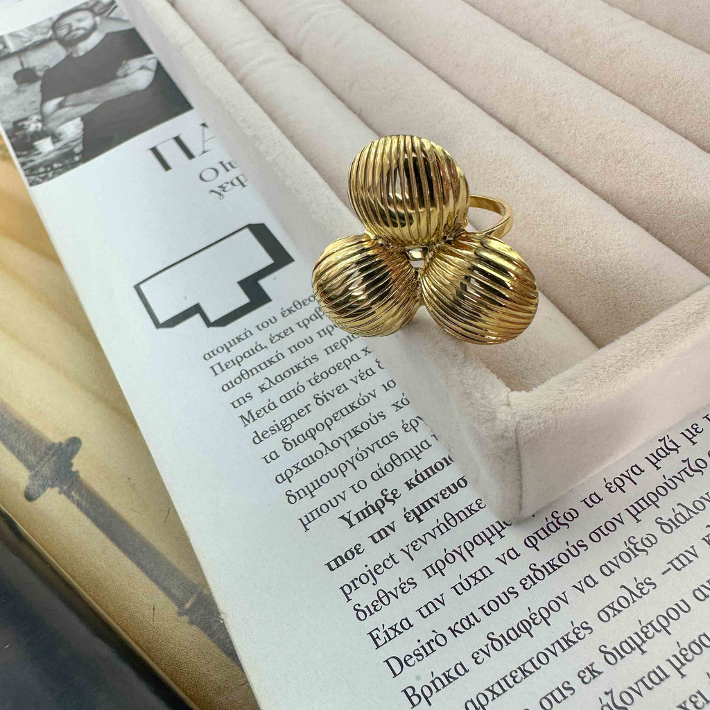 Statement Δαχτυλίδι από Ατσάλι με Τριπλό Ανάγλυφο Σχέδιο