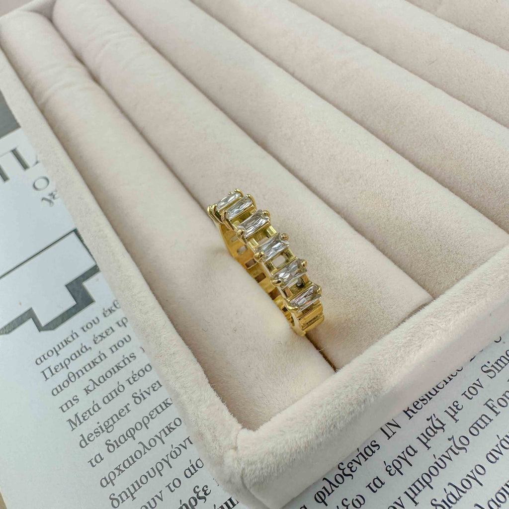 Χρυσό Δαχτυλίδι από Ατσάλι με Ορθογώνια Λευκά Ζιρκόν