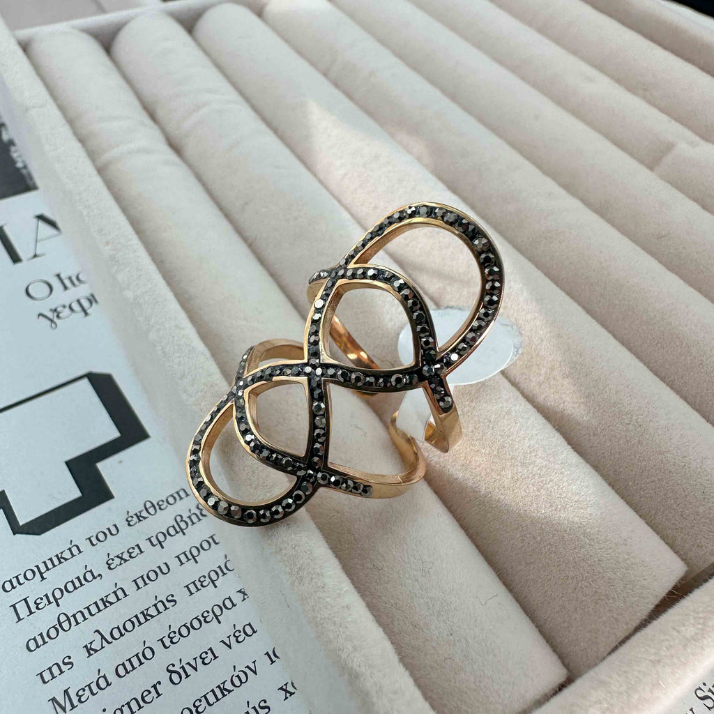 Ροζ Χρυσό Δαχτυλίδι από Ατσάλι με Μαύρα Ζιργκόν & Διπλό Ασύμμετρο Σχέδιο