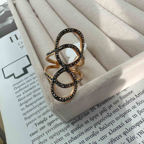 Ροζ Χρυσό Δαχτυλίδι από Ατσάλι με Μαύρα Ζιργκόν & Διπλό Ασύμμετρο Σχέδιο