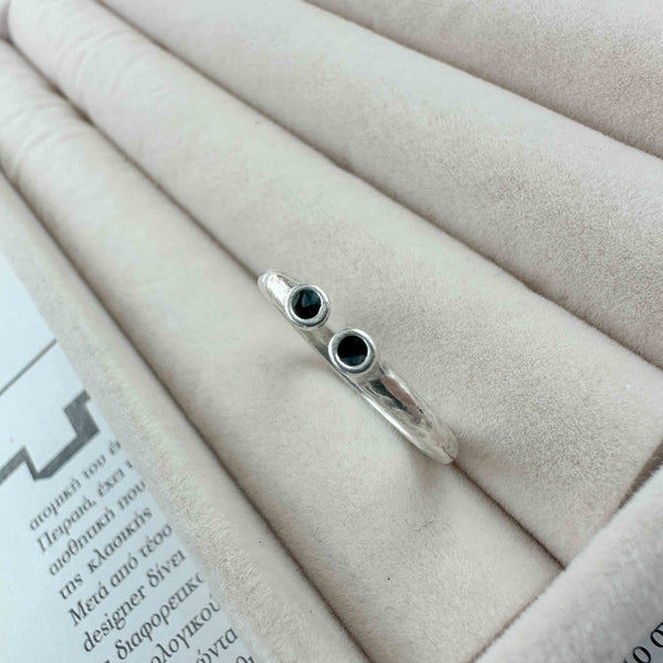 Ασημί Minimal Δαχτυλίδι με Μαύρο Σμάλτο