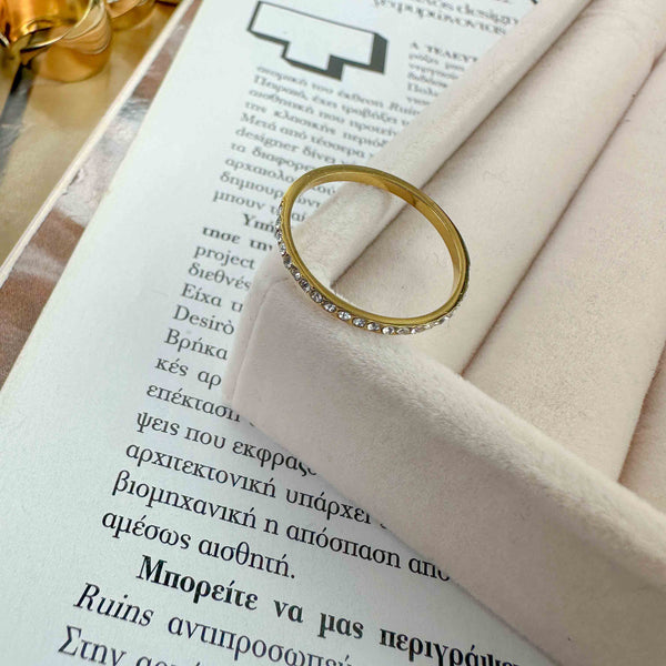 Δαχτυλίδι Χρυσό με Ζιργκόν Λευκά σε Λεπτή Γραμμή