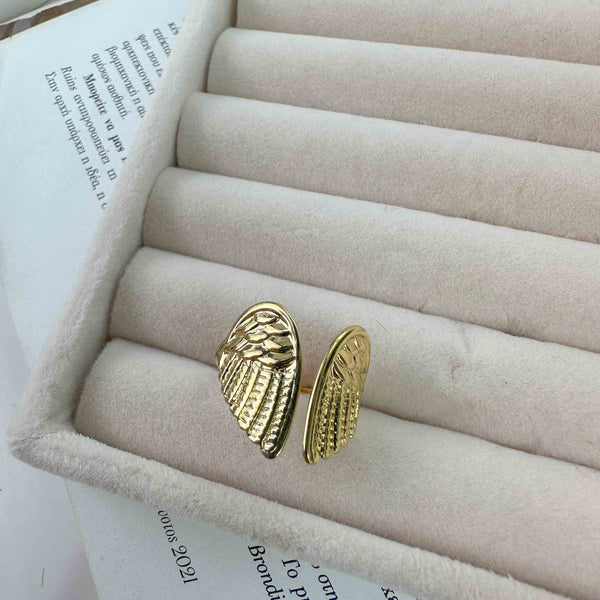 Επίχρυσο Δαχτυλίδι με Ανάγλυφα Φτερά