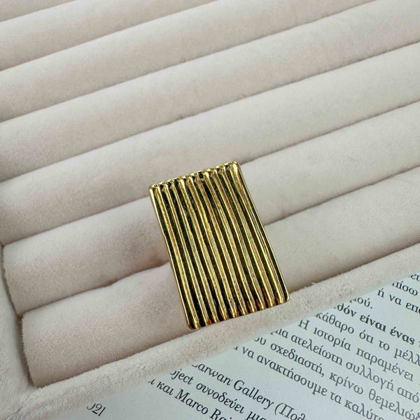 Επίχρυσο Δαχτυλίδι από Ατσάλι με Ορθογώνιο Ανάγλυφο Design