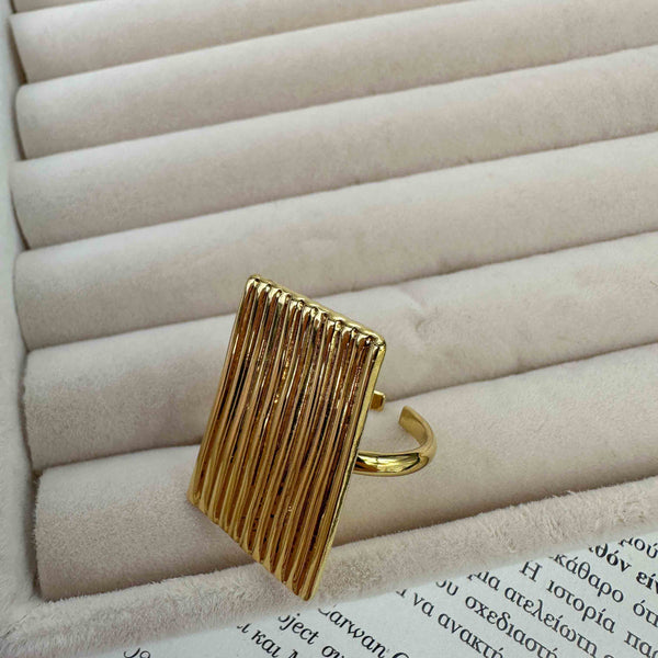 Επίχρυσο Δαχτυλίδι από Ατσάλι με Ορθογώνιο Ανάγλυφο Design