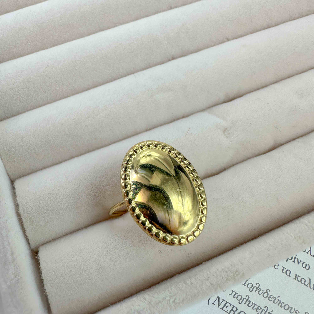Επίχρυσο Οβάλ Δαχτυλίδι με Ανάγλυφη Περίμετρο