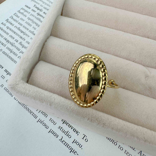 Επίχρυσο Οβάλ Δαχτυλίδι με Ανάγλυφη Περίμετρο