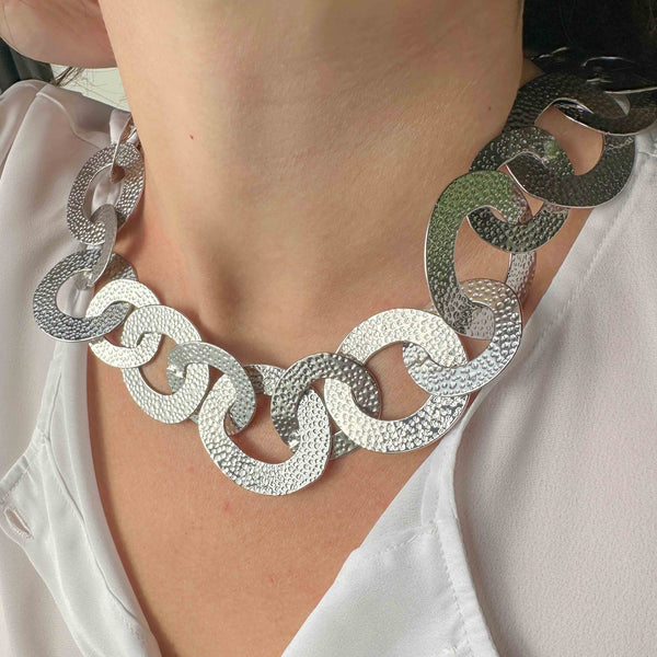 Statement Κολιέ με Σφυρήλατους Ασημί Κρίκους – Chunky Αλυσίδα