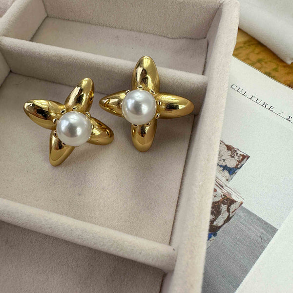 Ατσάλινα Σκουλαρίκια Χρυσό Λουλούδι με Πέρλα